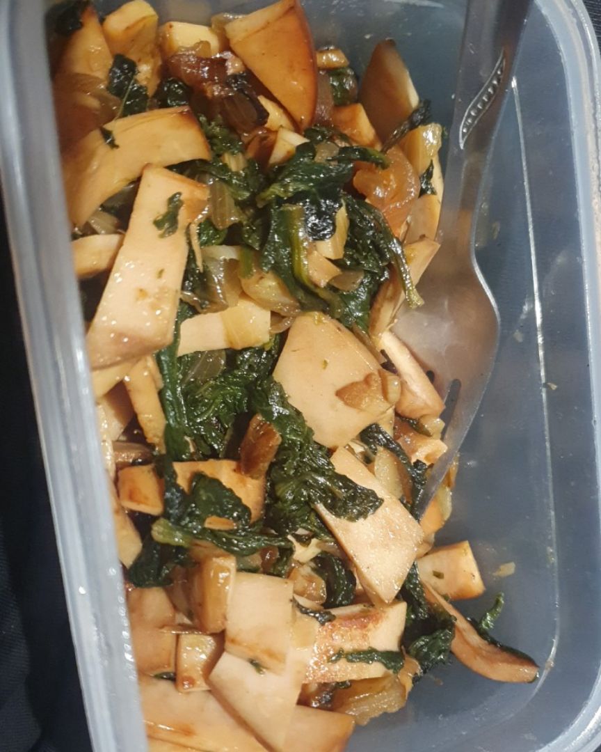Espinacas con cebolla,ajo y pavo con un chorrito de soja Espinacas con cebolla,ajo y pavo con un chorrito de soja