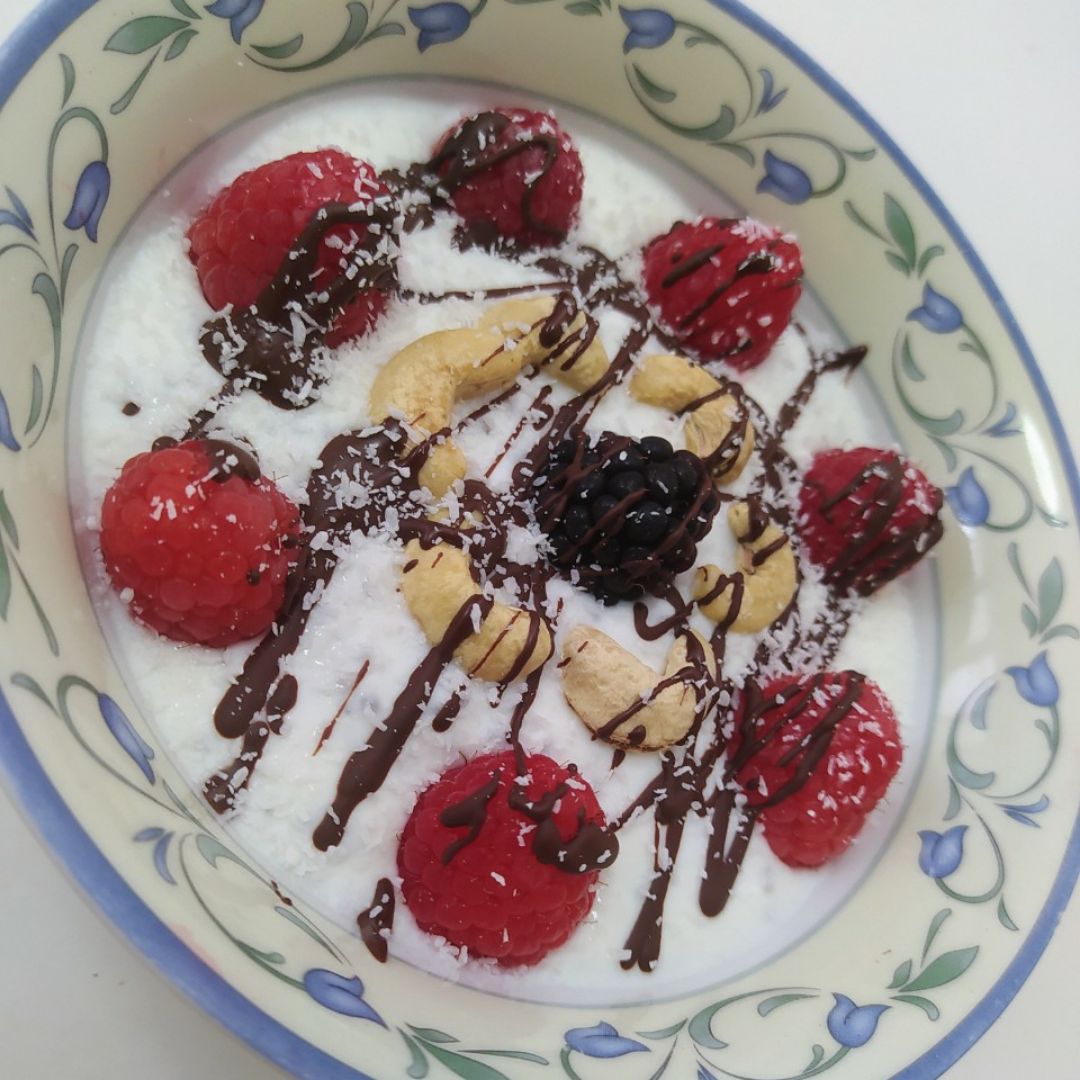 BOL CON KEFIR Y FRAMBUESAS BOL CON KEFIR Y FRAMBUESAS