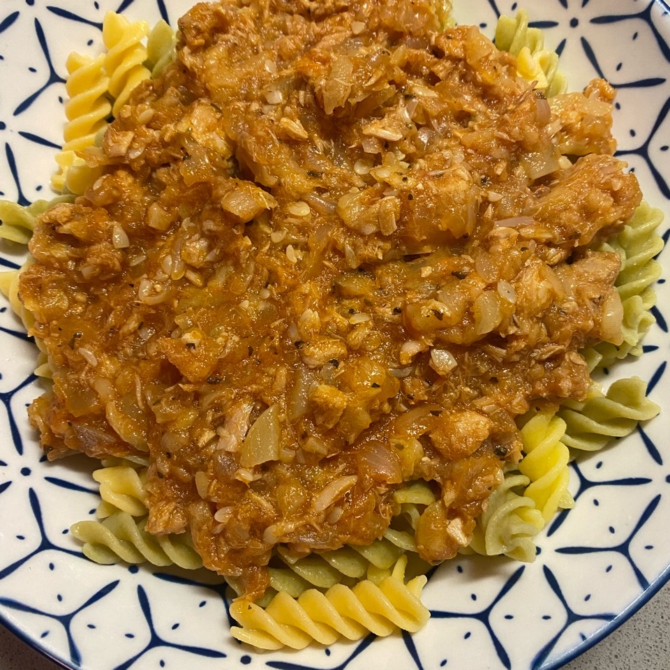 Pasta con tomate, calabacín y atún Pasta con tomate, calabacín y atún