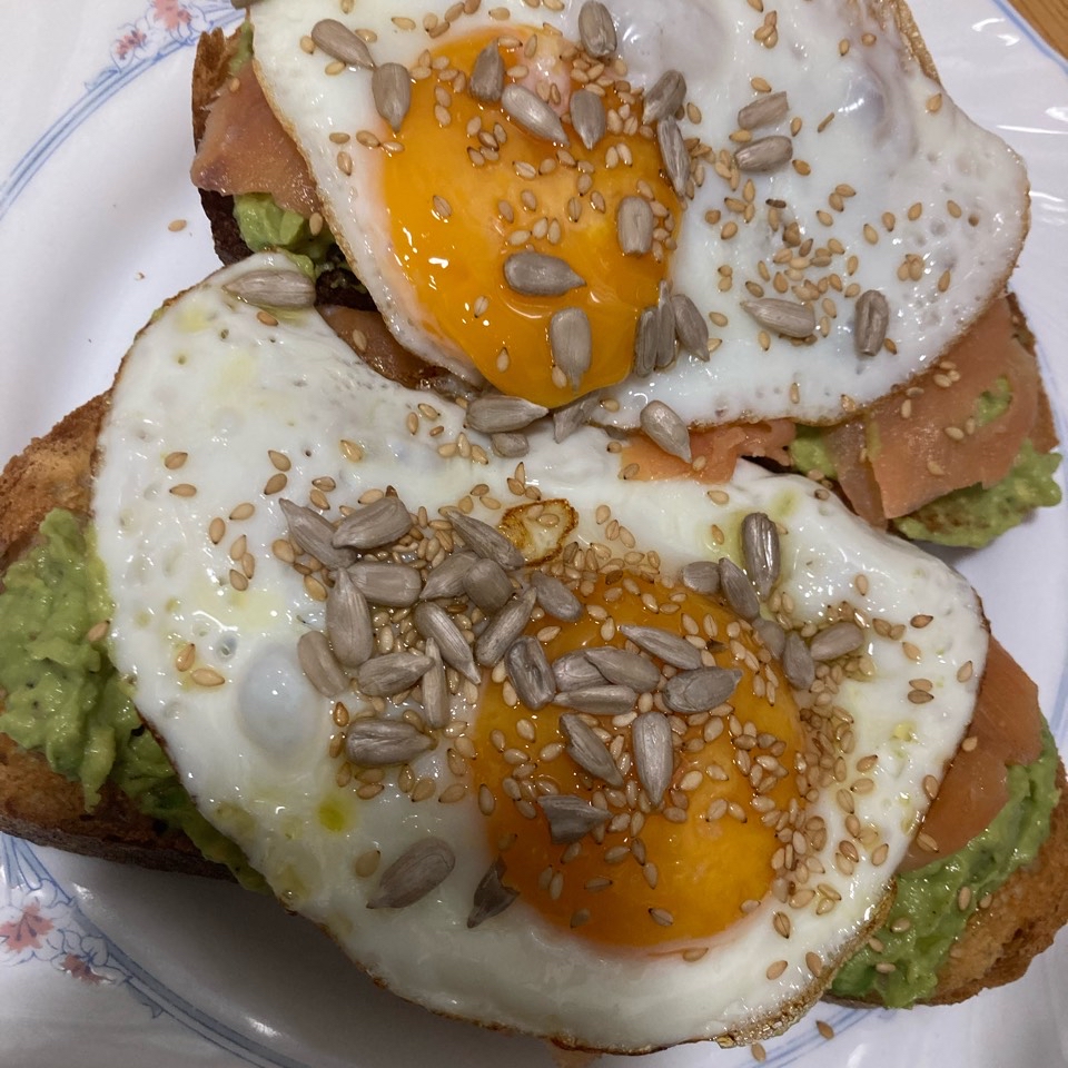 Tostada de salmón Tostada de salmón