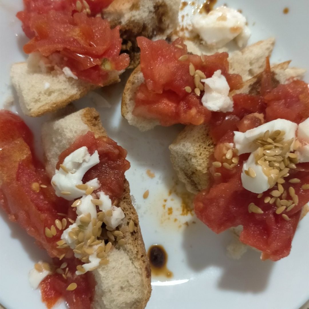 Tostada de queso y tomate 🍅 🧀 Paso 3 Tostada de queso y tomate 🍅 🧀 Paso 3