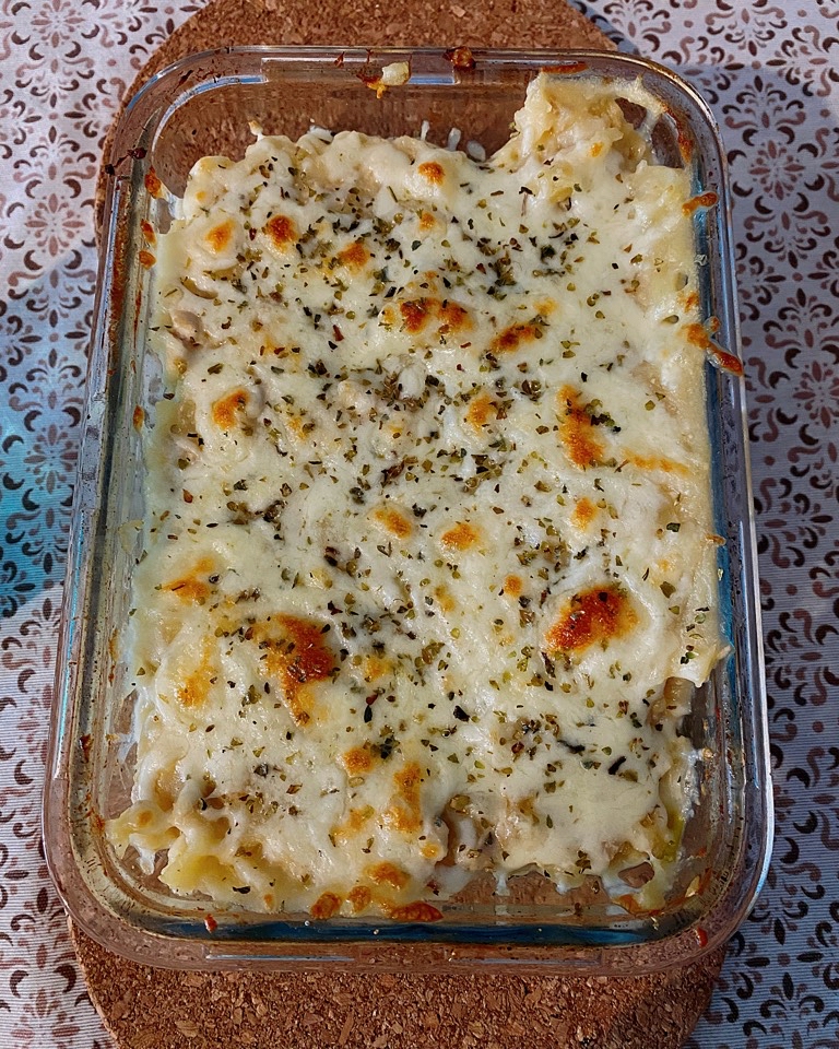 Tarrina gratinada de pollo con puré de patatas