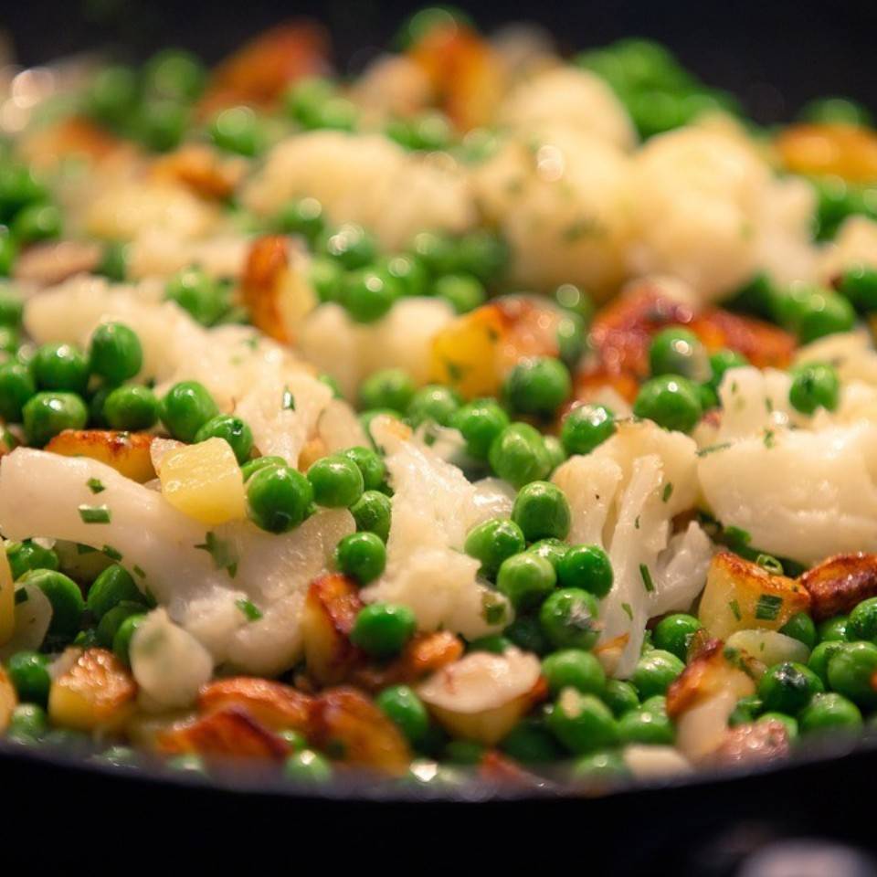Guisantes con coliflor y verduras 