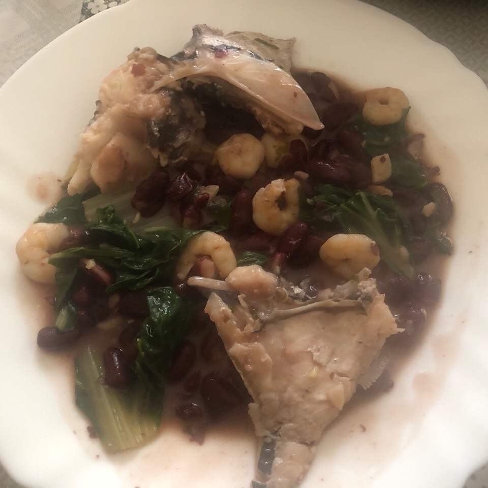 Merluza con gambas, acelgas y frijoles Merluza con gambas, acelgas y frijoles