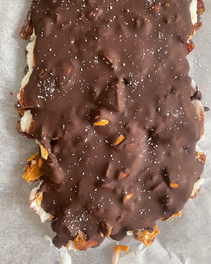 Snack crujiente de dátiles, chocolate y mantequilla de cacahuete 🥜 Paso 6 Snack crujiente de dátiles, chocolate y mantequilla de cacahuete 🥜 Paso 6