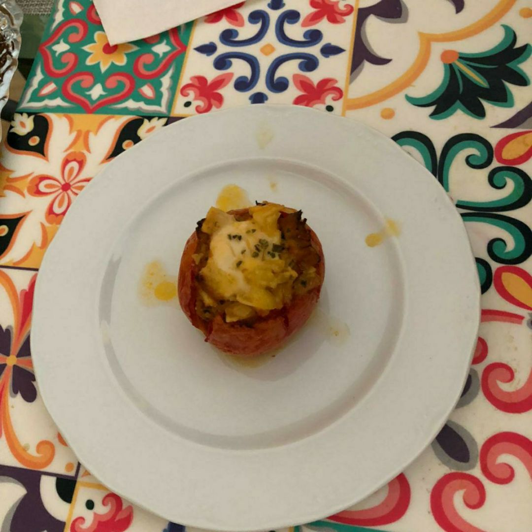Tomate relleno al horno Tomate relleno al horno