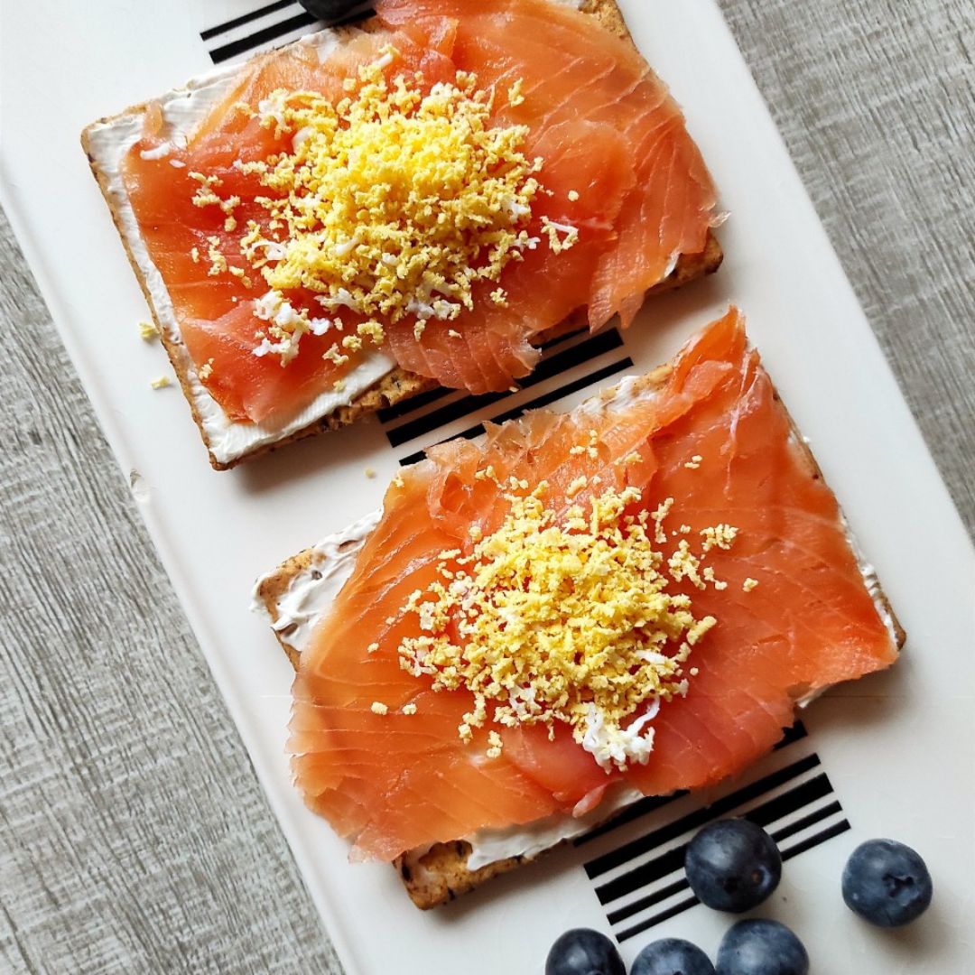 Tostadas de salmón al huevo