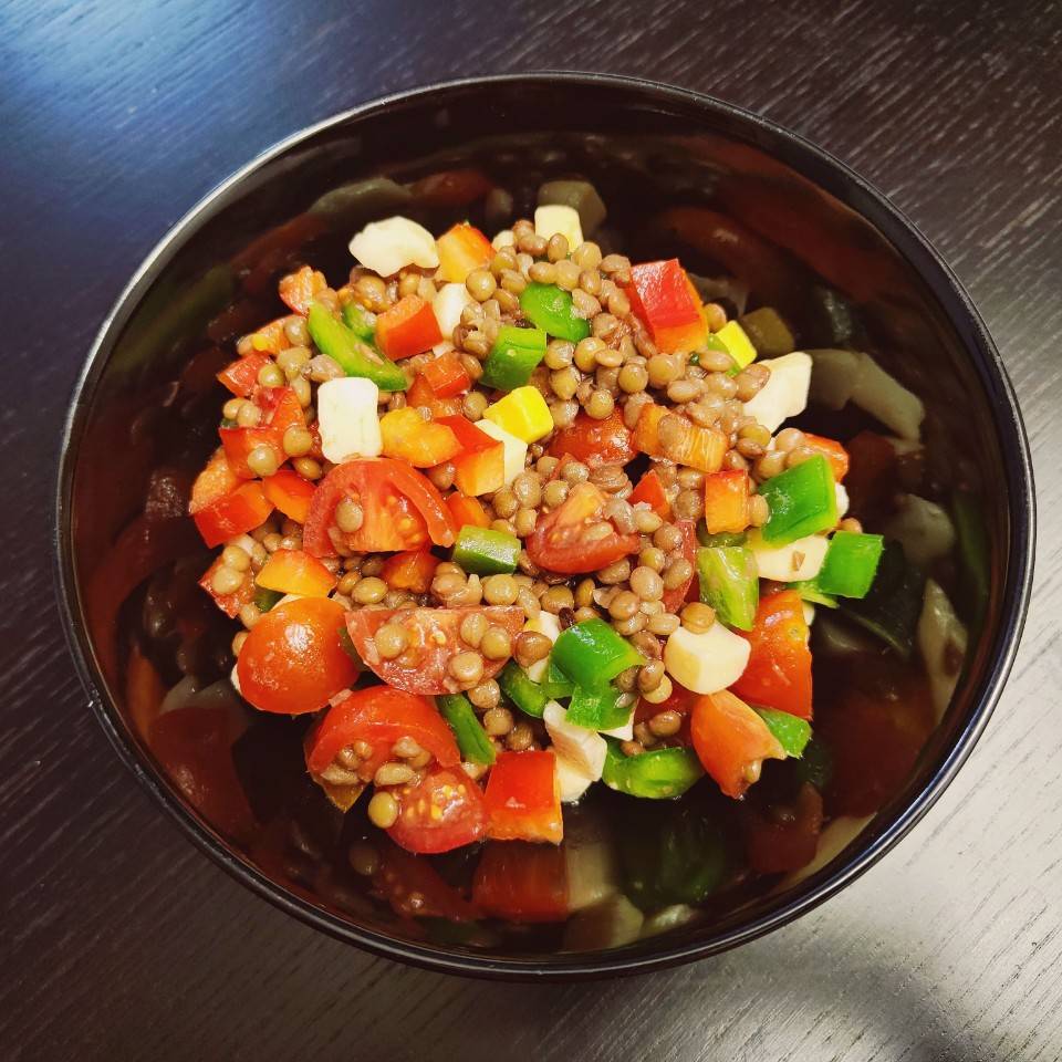 Ensalada de lentejas con queso 