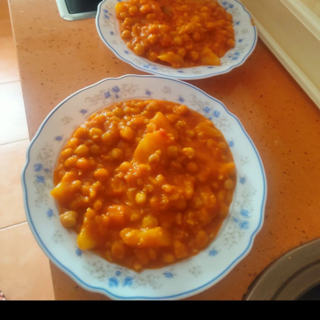 Potaje de garbanzos y alubias Potaje de garbanzos y alubias