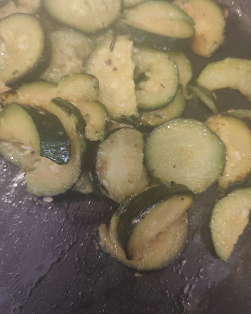 Pasta Vegana super cremosa con anacardos, limón, calabacín y alcaparras 🙈🌿 Paso 1 Pasta Vegana super cremosa con anacardos, limón, calabacín y alcaparras 🙈🌿 Paso 1
