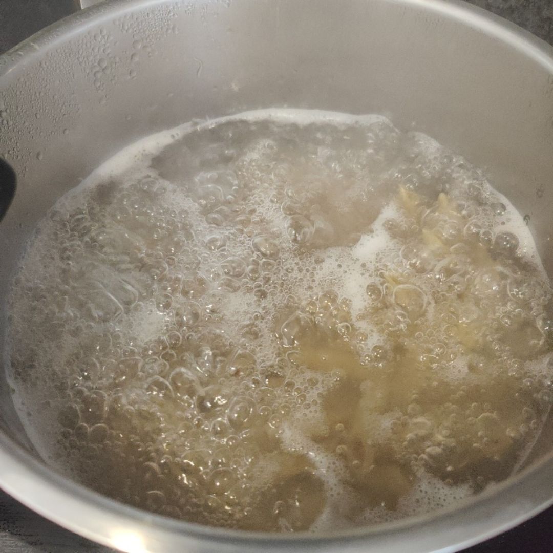 Pasta Vegana super cremosa con anacardos, limón, calabacín y alcaparras 🙈🌿 Paso 2 Pasta Vegana super cremosa con anacardos, limón, calabacín y alcaparras 🙈🌿 Paso 2