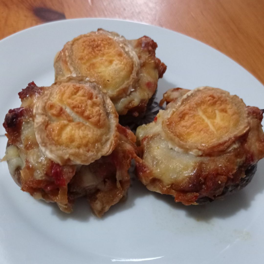 Champiñón relleno con rulo de cabra Champiñón relleno con rulo de cabra