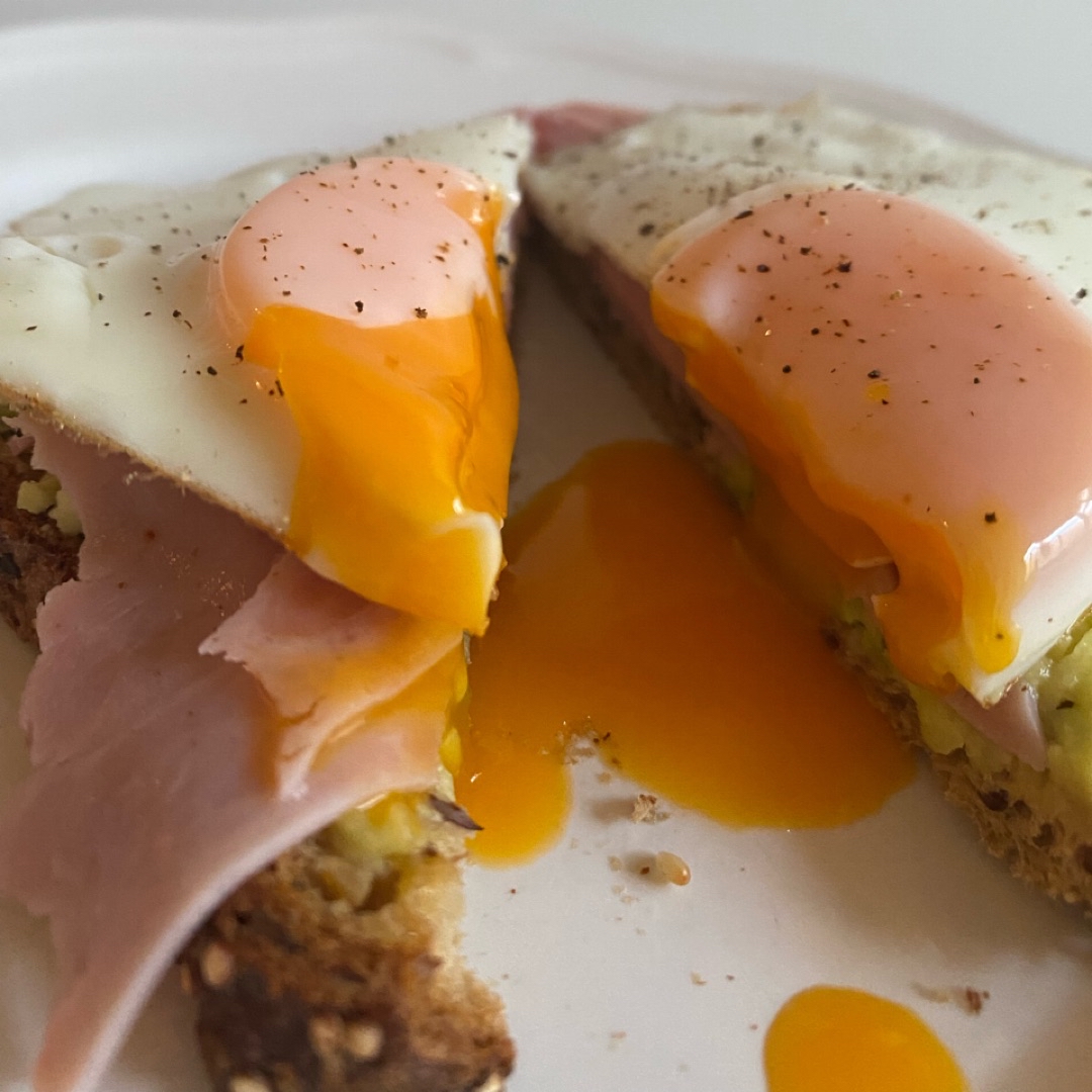 Tostada Aguacate Huevo y jamon cocido馃挄 Tostada Aguacate Huevo y jamon cocido馃挄