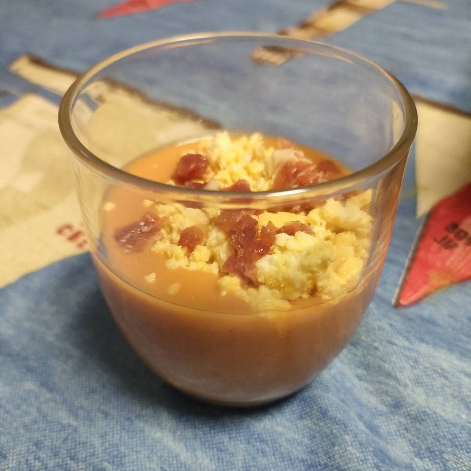 Salmorejo con aguacate 