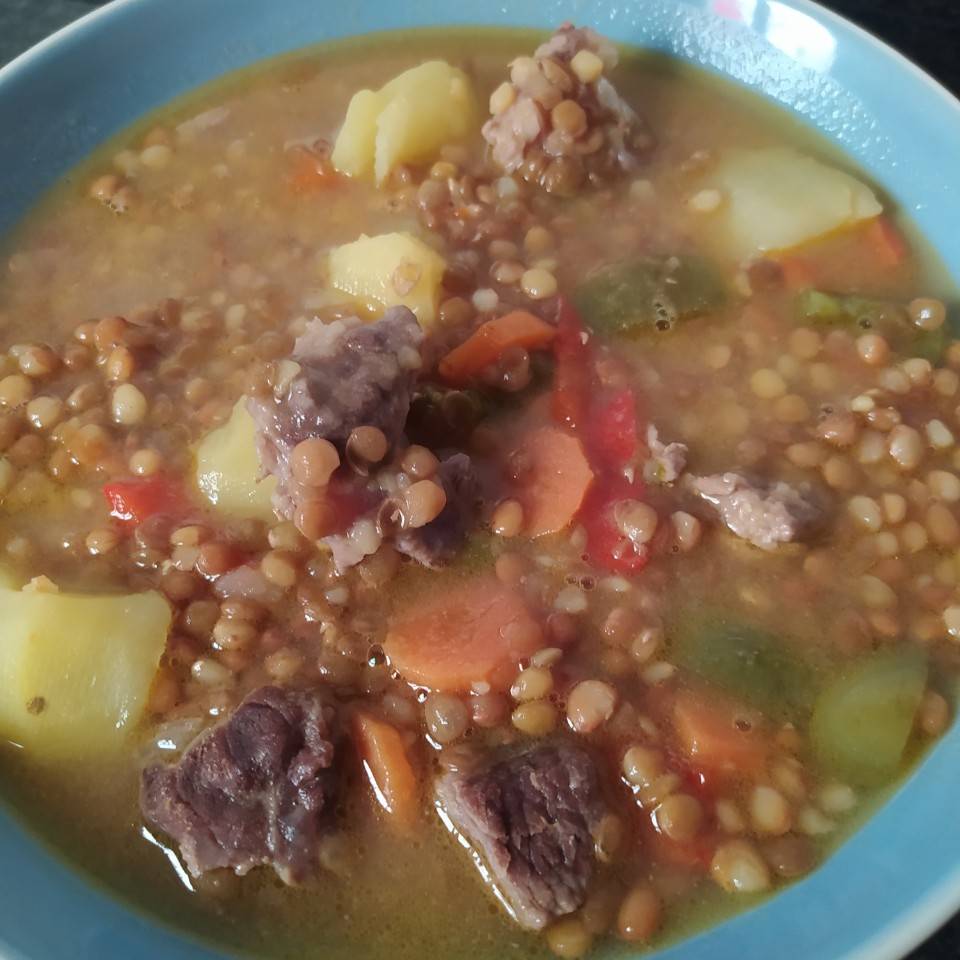 Lentejas con verduras y ternera Lentejas con verduras y ternera