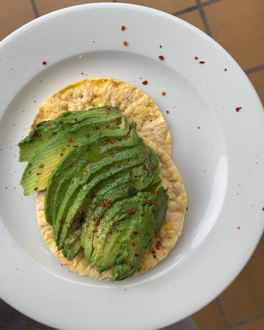 Tortitas de maíz con aguacate especiado