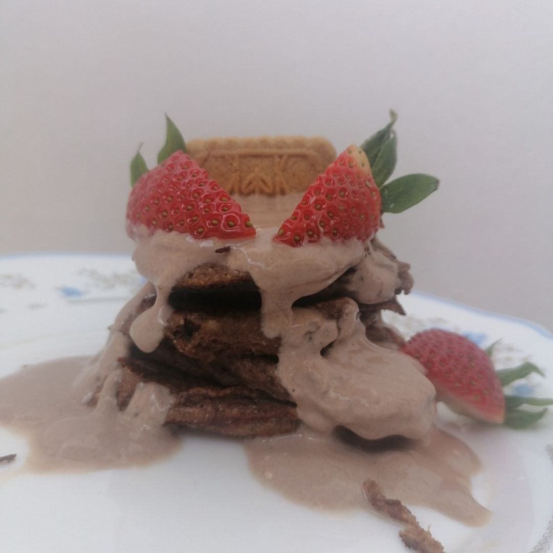 Tortitas de avena, cacao puro y café Tortitas de avena, cacao puro y café