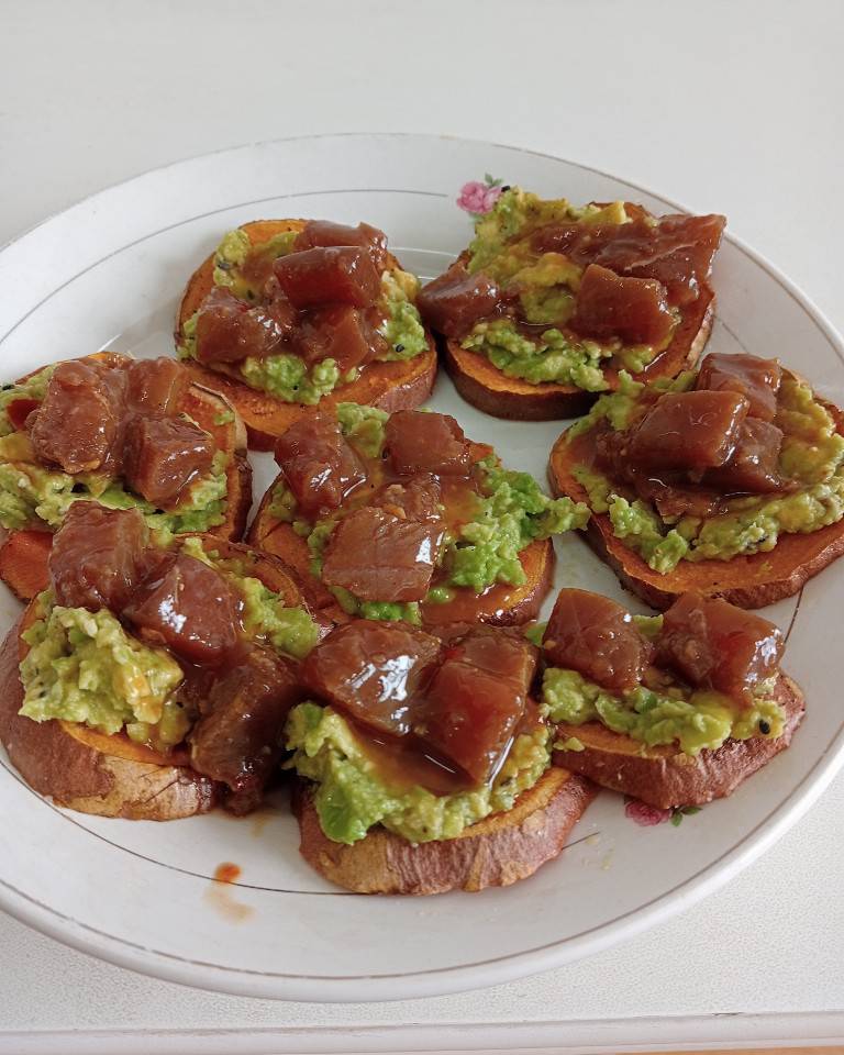 Bocaditos de boniato con guacamole y atún Bocaditos de boniato con guacamole y atún