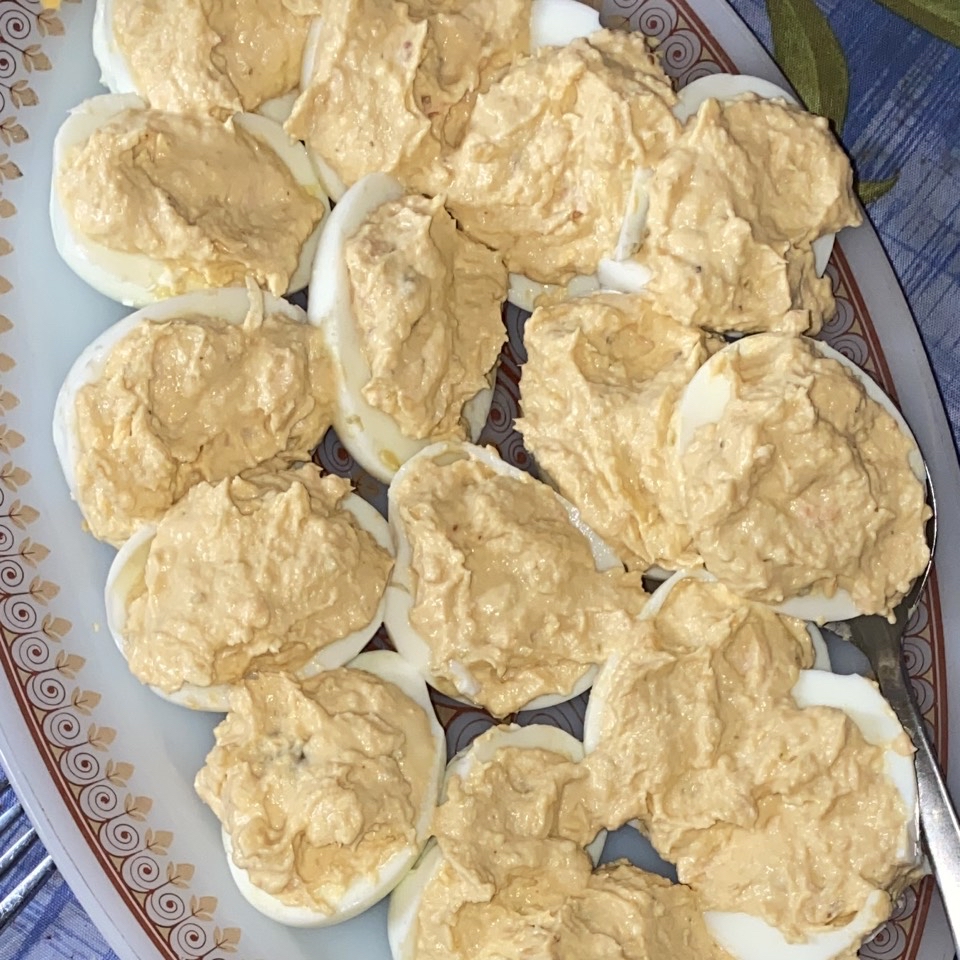Huevos rellenos de salmón Huevos rellenos de salmón