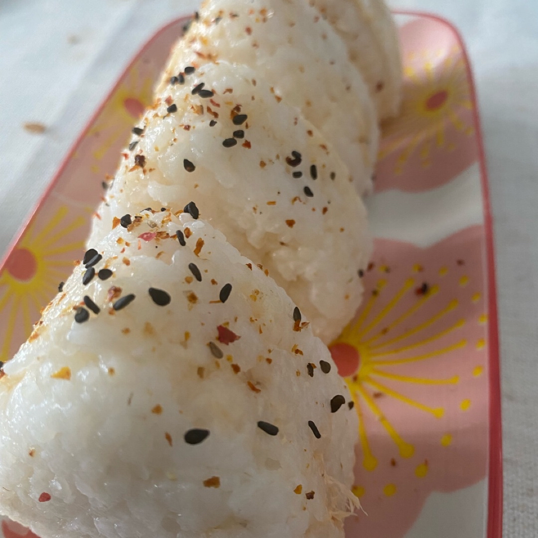 Oniguiri de atún/salmón