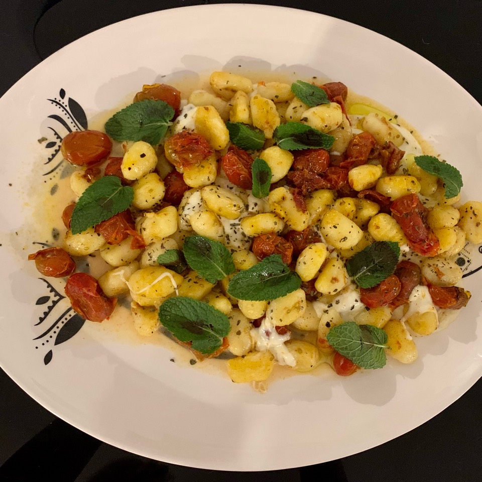 Ñoquis caprese con tomate seco en Airfryer Ñoquis caprese con tomate seco en Airfryer