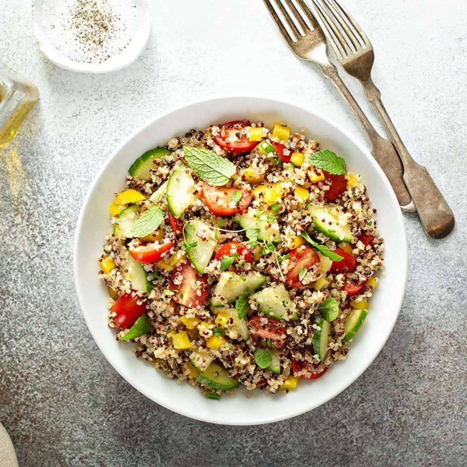 Ensalada de quinoa con pepino,  pimiento y berenjena 🍆 🫑 🥒