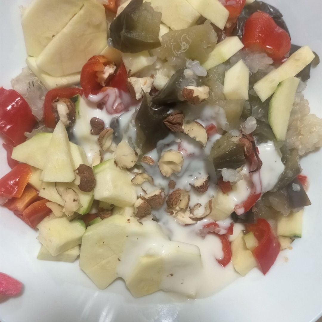 Ensalada de quinoa con pepino, pimiento y berenjena 馃崋 馃珣 馃 Paso 4 Ensalada de quinoa con pepino, pimiento y berenjena 馃崋 馃珣 馃 Paso 4