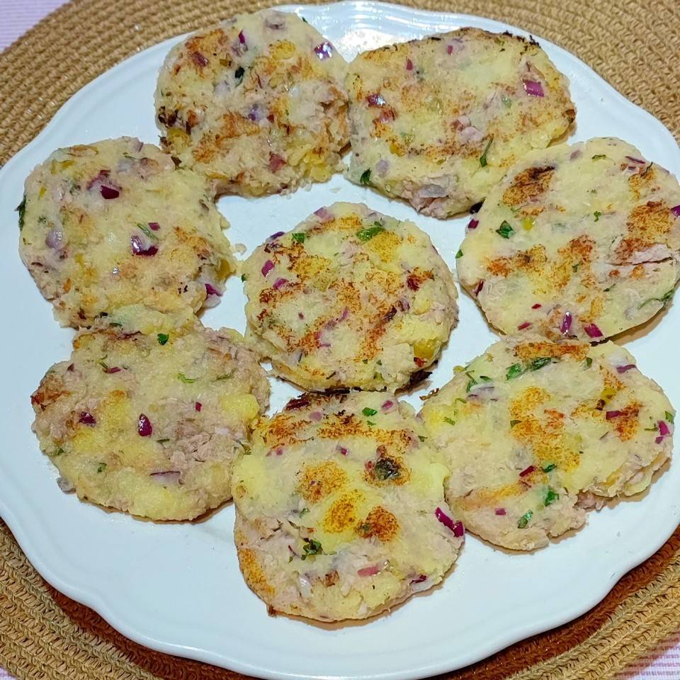 Hamburguesas de Atún y Patatas Hamburguesas de Atún y Patatas