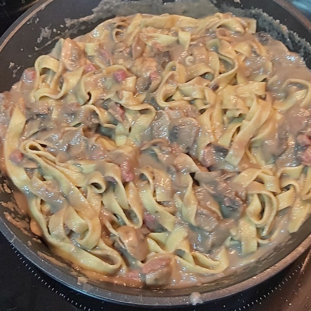 pasta con salsa de champiñones pasta con salsa de champiñones