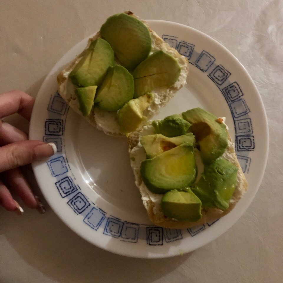 Tostadas de Philadelphia y aguacate Tostadas de Philadelphia y aguacate