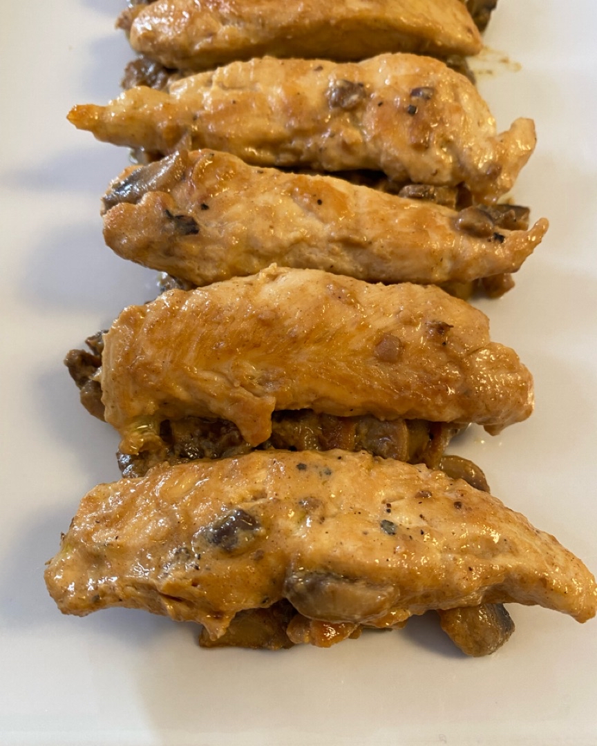 Pollo a la mostaza y soja con champiñones y aceitunas