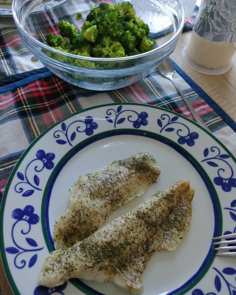 Merluza al horno y brócoli al micro Merluza al horno y brócoli al micro