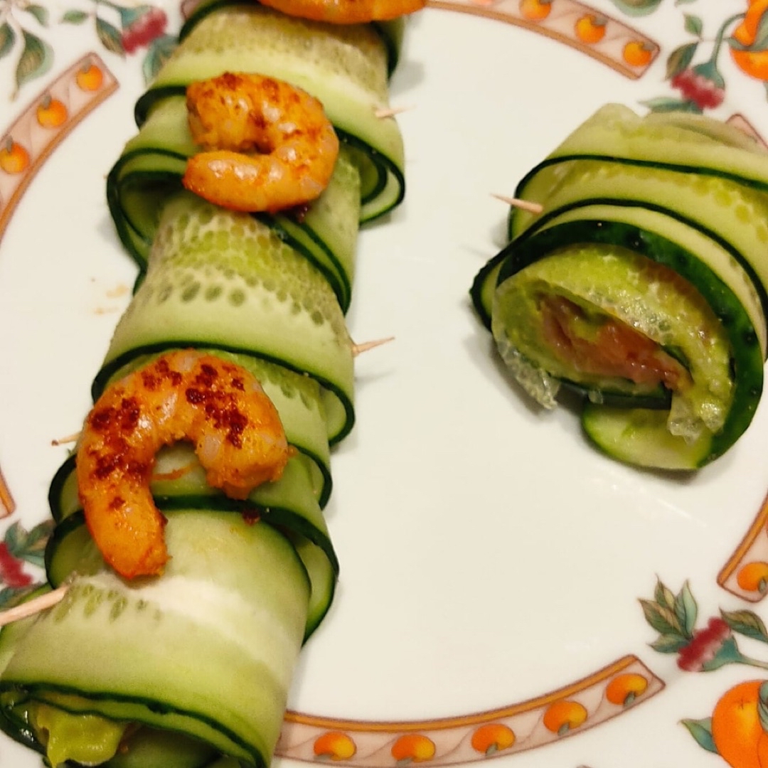 Rollitos de pepino y langostinos Rollitos de pepino y langostinos