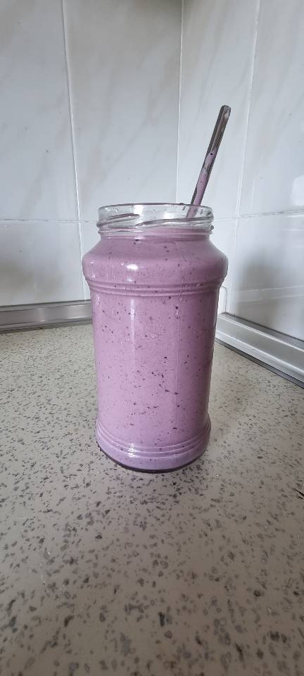 Batido de frutos rojos y platano Batido de frutos rojos y platano