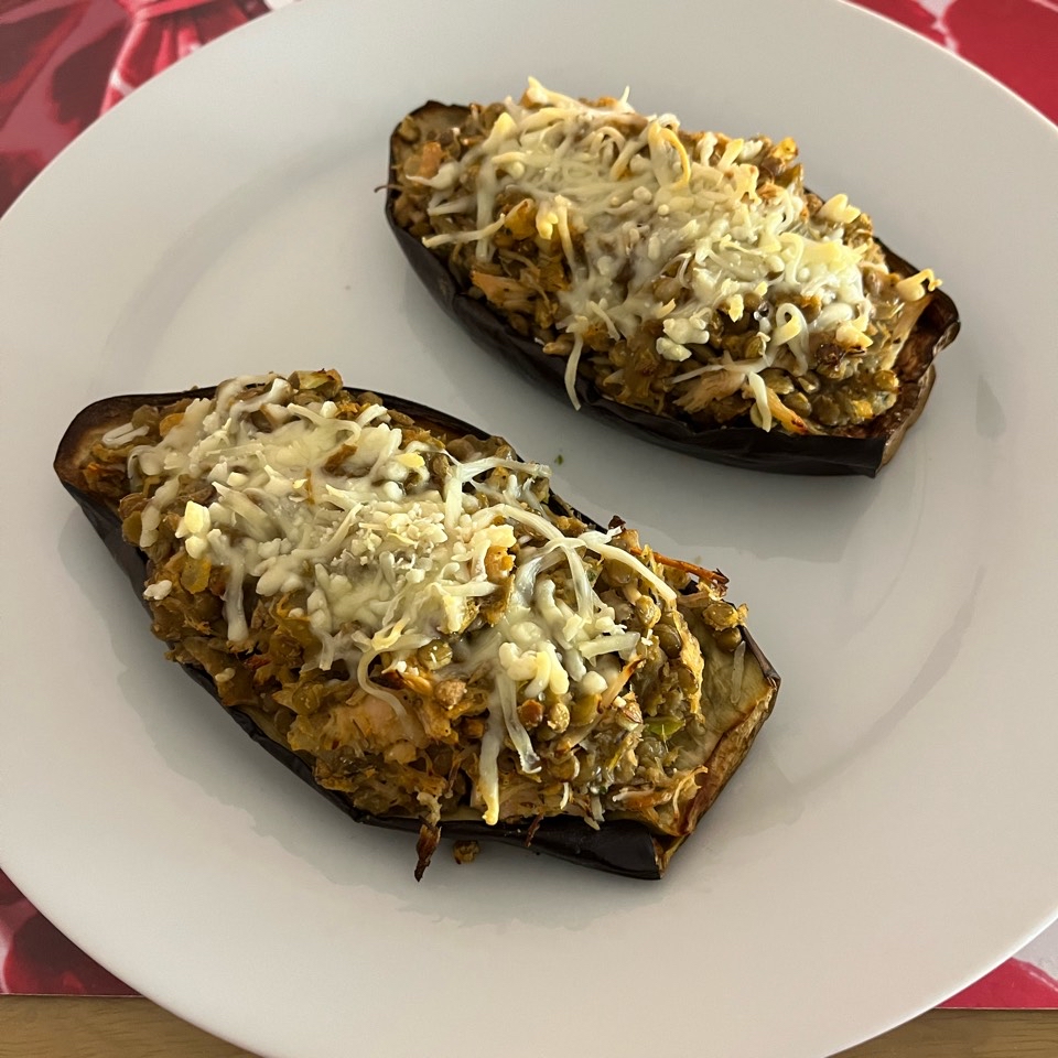 Berejenas rellenas de lentejas y pollo al natural