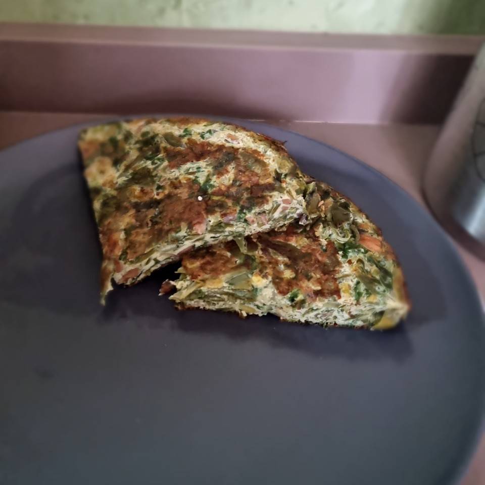 Tortilla de judías, espinaca, apio y champiñones