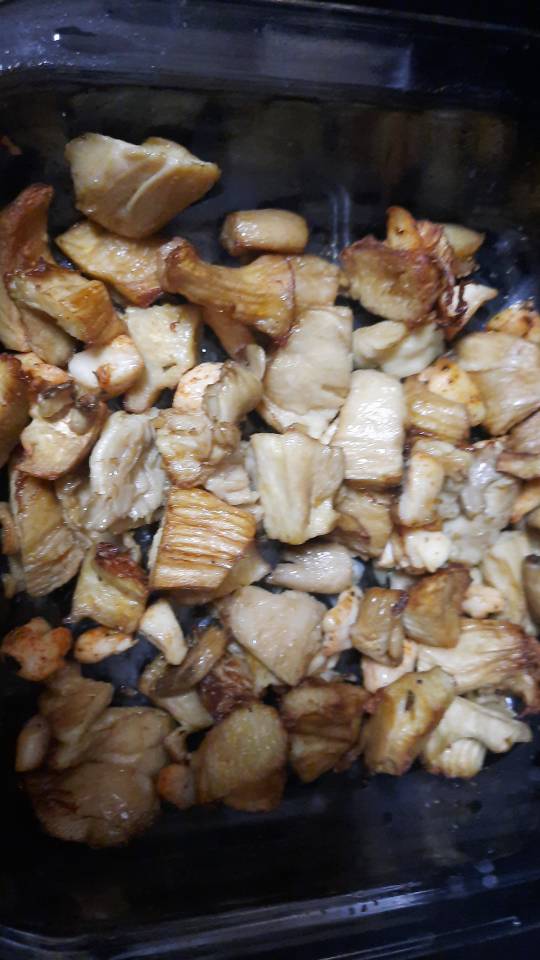 Setas de cardo con pollo adobado. Setas de cardo con pollo adobado.