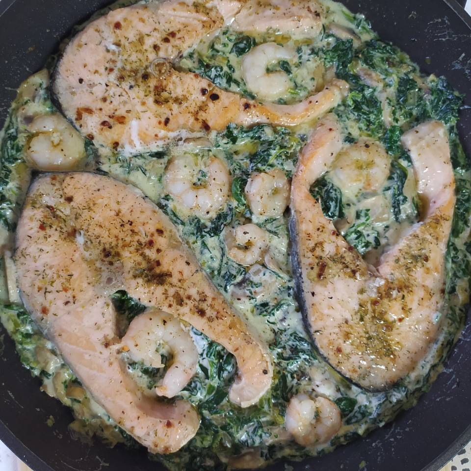 Salmón en salsa cremosa de espinacas Salmón en salsa cremosa de espinacas