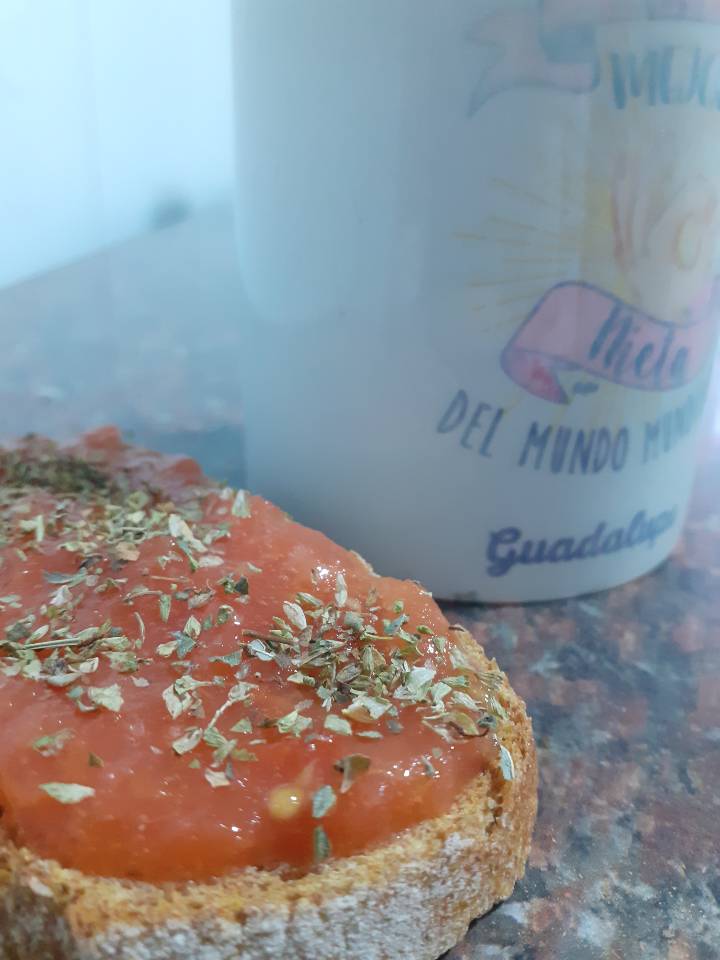Tostada con tomate desayuno Tostada con tomate desayuno