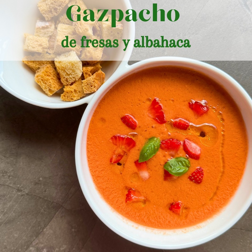 Gazpacho de fresas y albahaca Gazpacho de fresas y albahaca