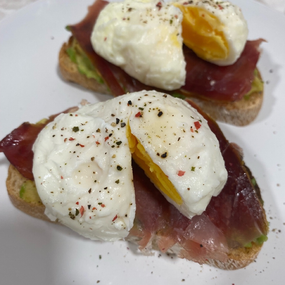 Tostas de cecina y huevo 🍞🍳 Tostas de cecina y huevo 🍞🍳