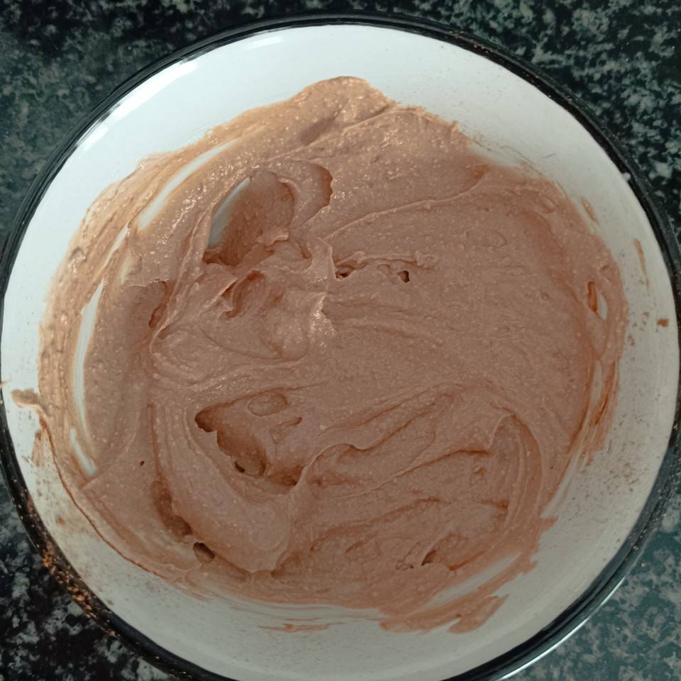 Queso fresco batido con avena, cacao y miel Queso fresco batido con avena, cacao y miel