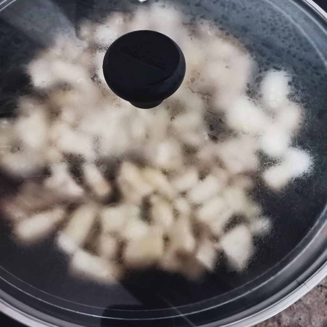 REVUELTO DE BERENJENA Y AJO🍆🧄🥚 Paso 1 REVUELTO DE BERENJENA Y AJO🍆🧄🥚 Paso 1