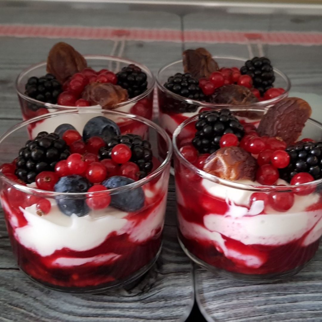 Yogur con frutos rojos Yogur con frutos rojos