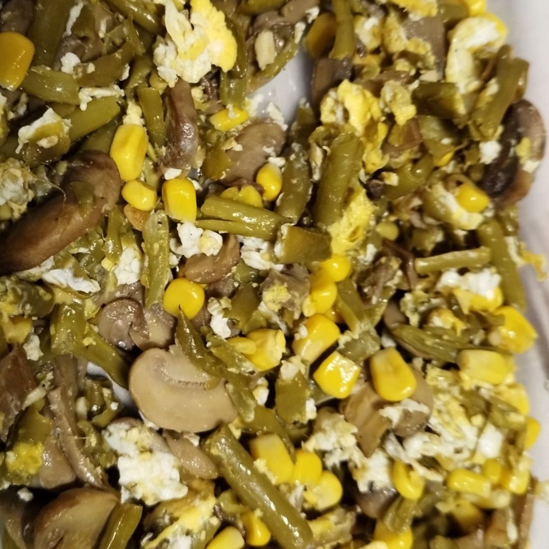 Revuelto de habichuelas y champiñones Revuelto de habichuelas y champiñones