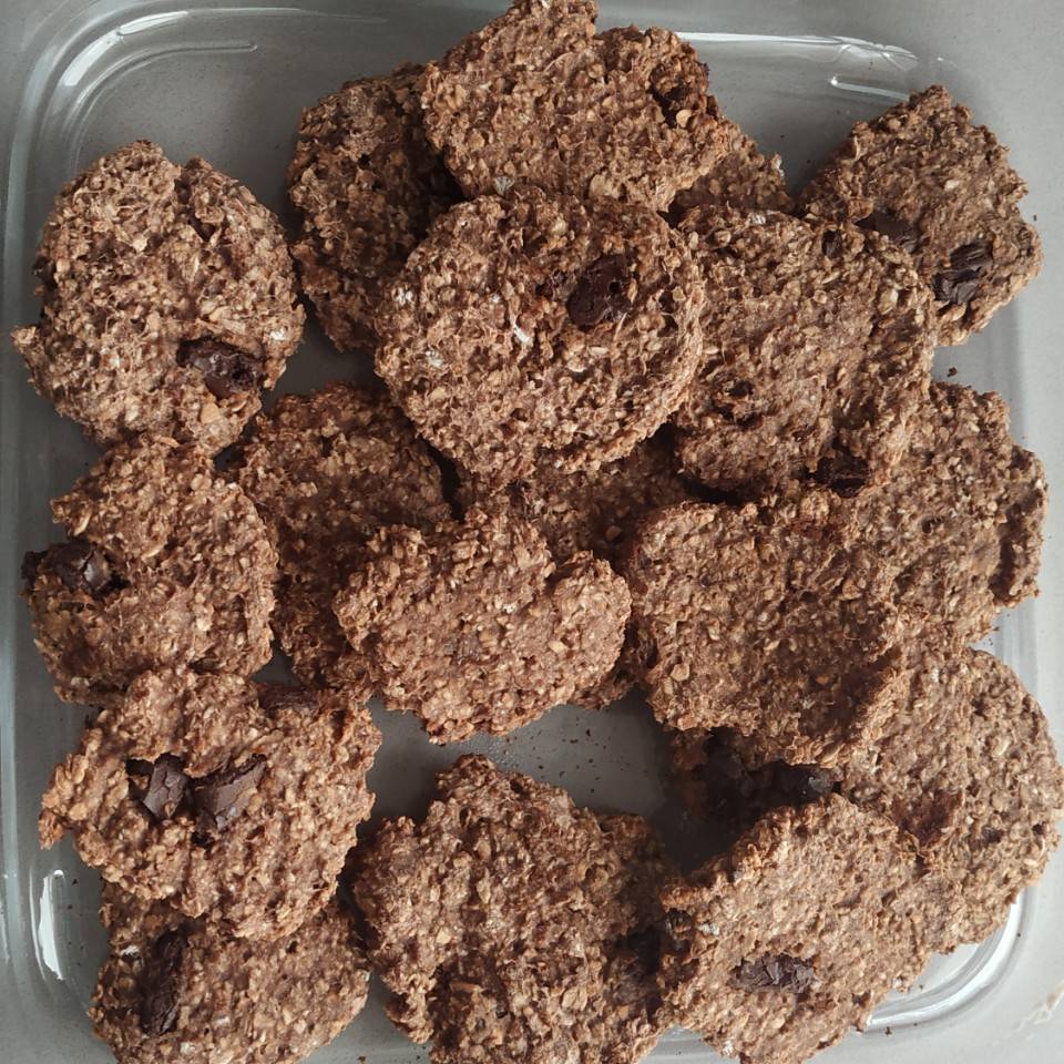 Galletas de avena, plátano, canela y cacao