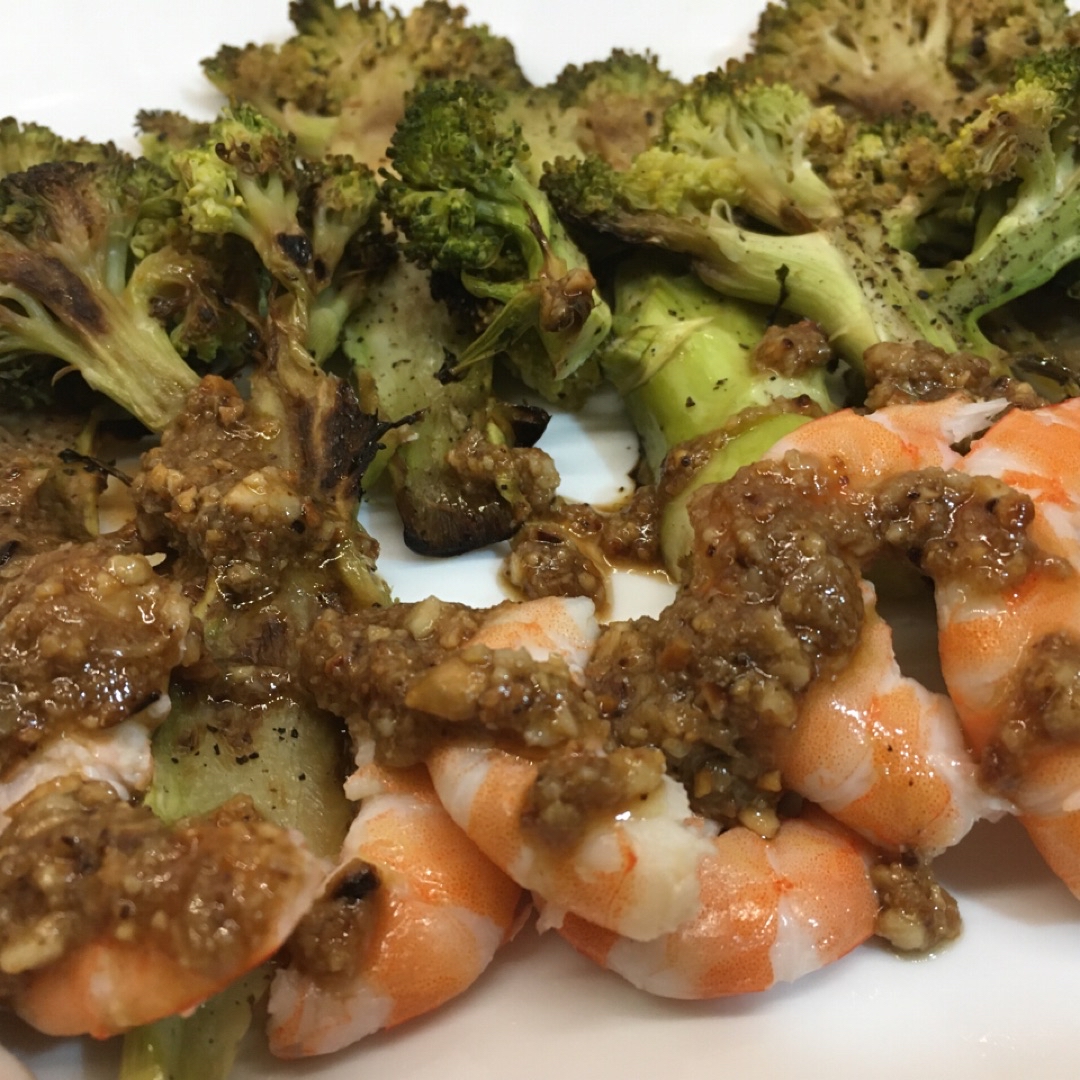 Brócoli con langostinos y salsa de almendras Brócoli con langostinos y salsa de almendras
