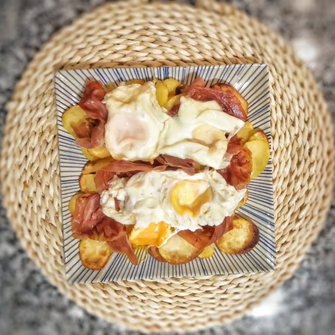 Huevos rotos con jamón Huevos rotos con jamón