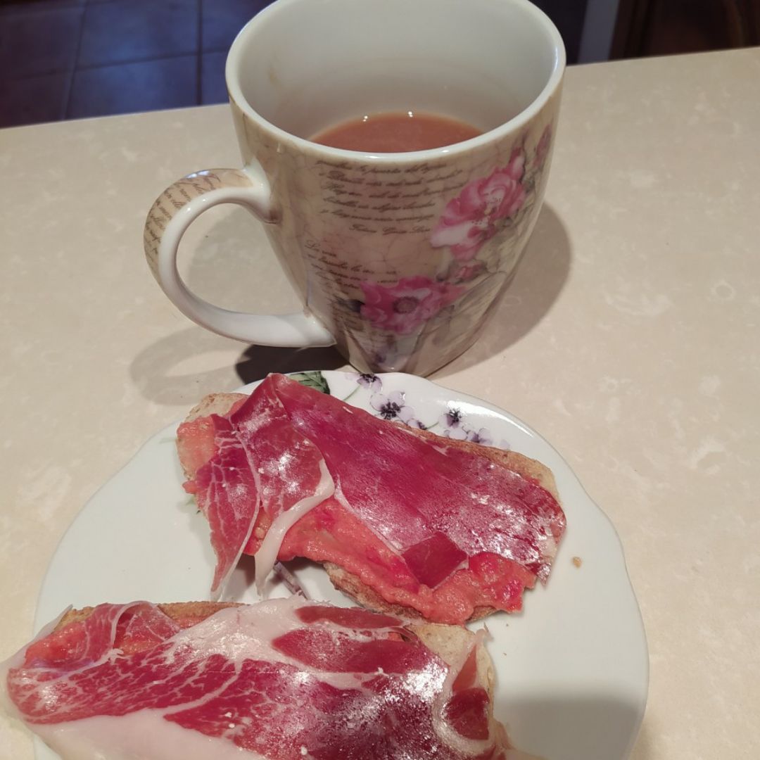 Tostadas de jamón serrano Tostadas de jamón serrano