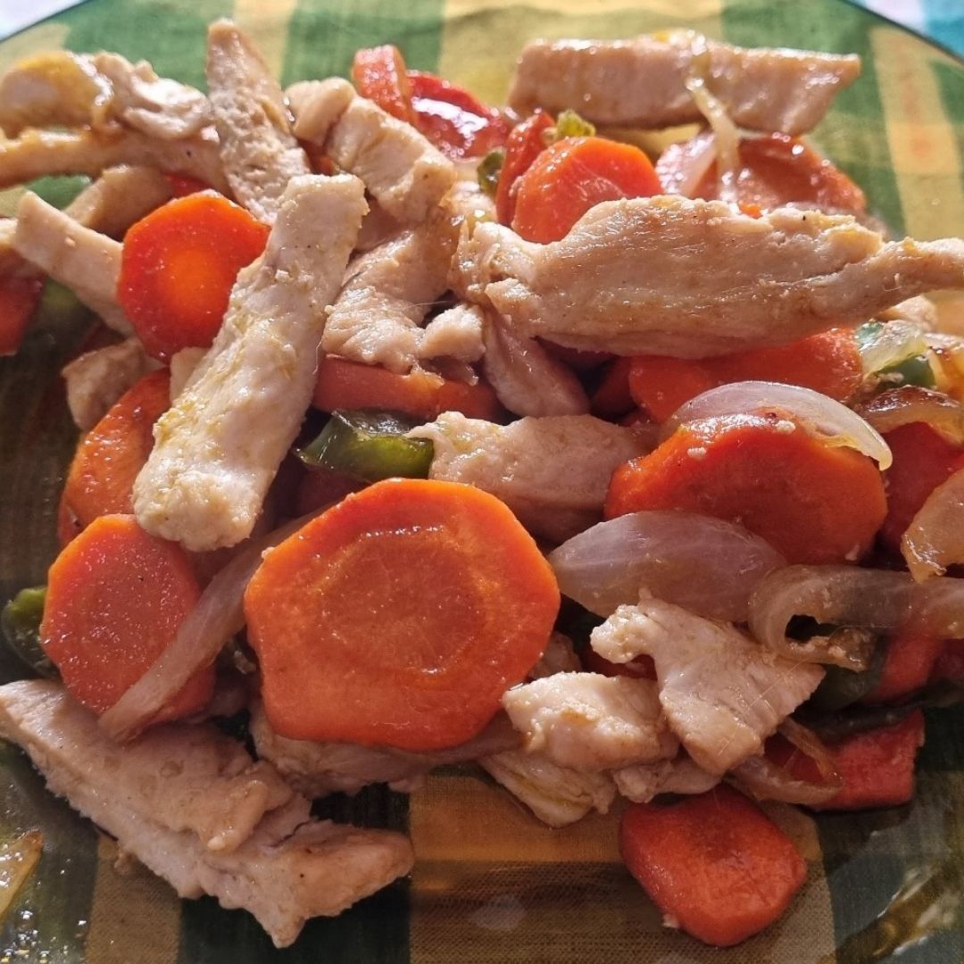 Pollo salteado con verduras Pollo salteado con verduras